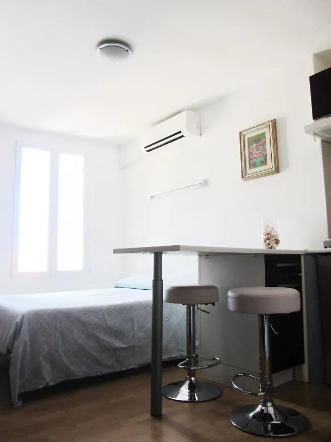 Studios Belges Cannes 0*,